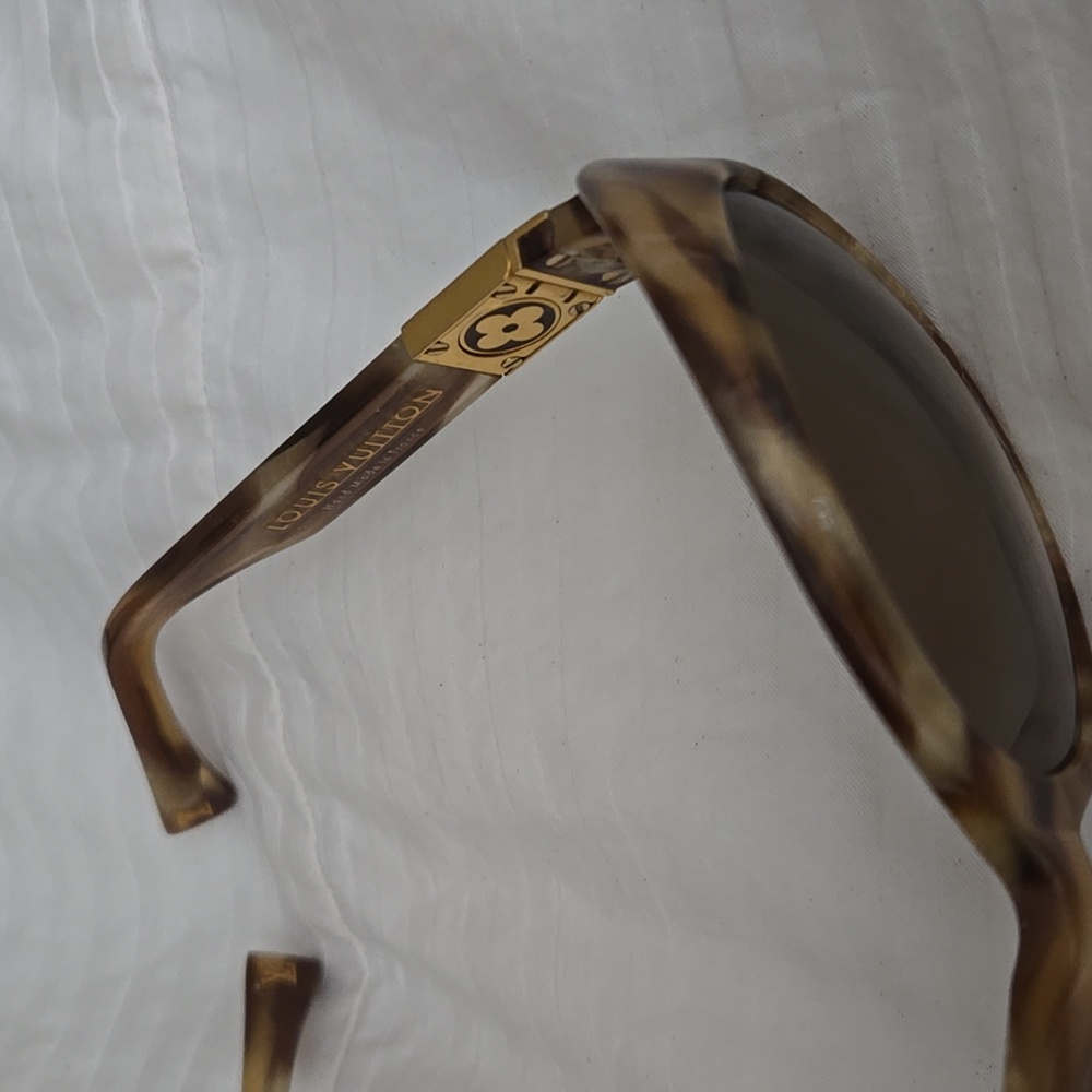 Louis Vuitton Vintage Oversize Sunglasses - Picture 5 of 7